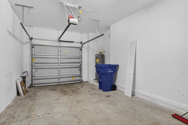 Building Photo - 4408 Hemlock Dr