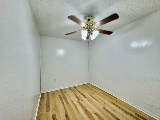 Building Photo - 11414 Sralla Rd