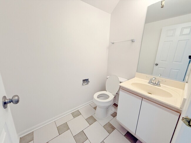 Building Photo - 2554 Dickens Dr