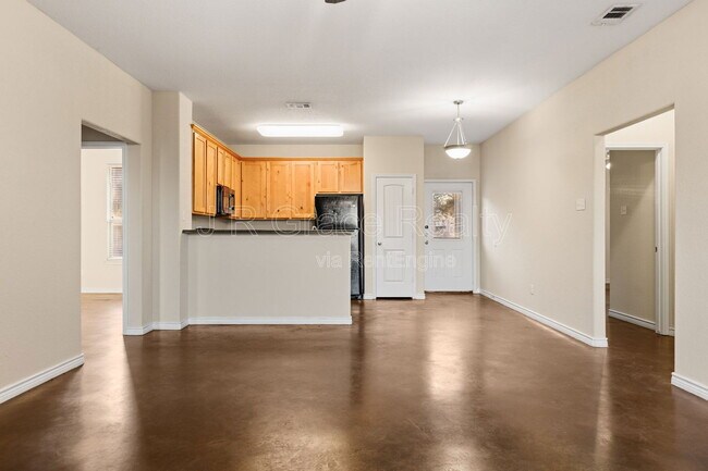 Building Photo - 120 Flat Creek Dr