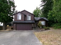 Building Photo - Beautiful Bonney Lake Inlet Isle Tri-Level 3 bed 2.5 bath Home!