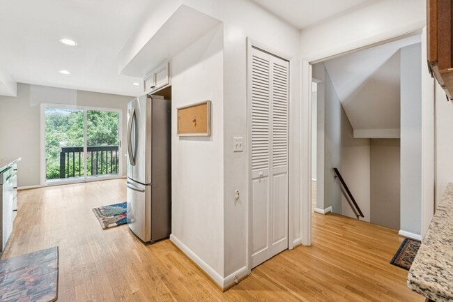 Building Photo - This is Reston living at its finest!