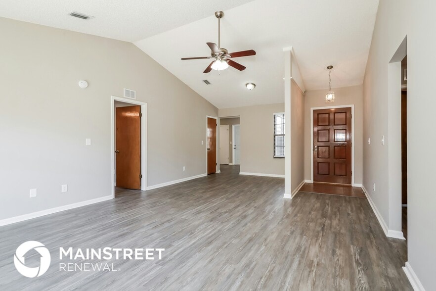 Building Photo - 1975 Blue Bird Run W