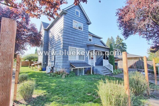 Building Photo - 2400 Lincoln Ave