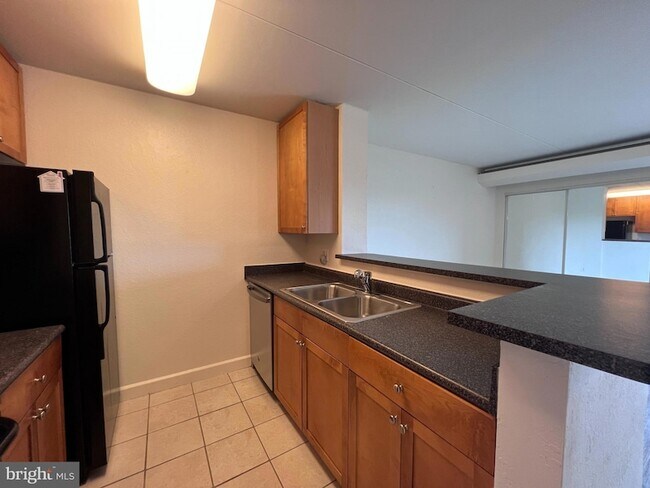 Building Photo - 75 S Reynolds St