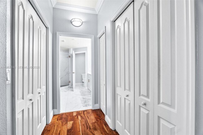 Building Photo - 601 N Miramar Ave