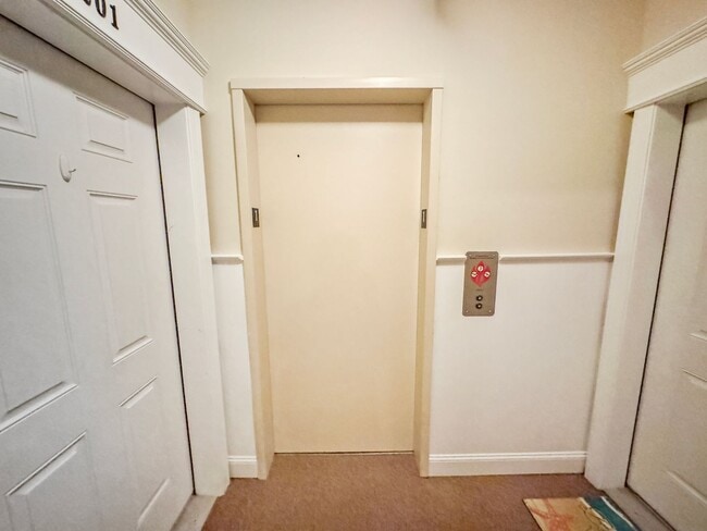 Building Photo - Fully Furnished Waterfront Elegance on Mai...