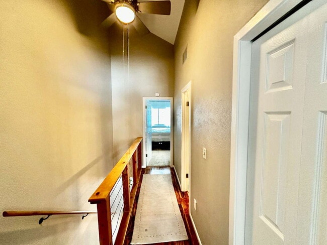 Building Photo - Available Now!  Wonderful 3-Bed Townhome Near Waneka Lake!