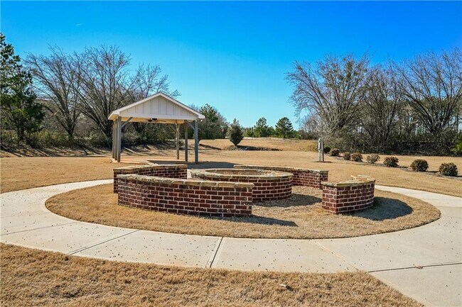 Building Photo - 153 Everett Sq