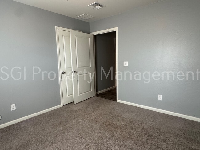 Building Photo - 2033 E Velvet Pl