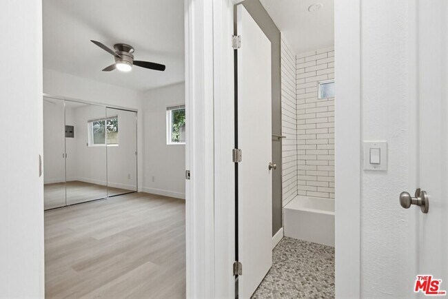 Building Photo - 222 S Ave 63