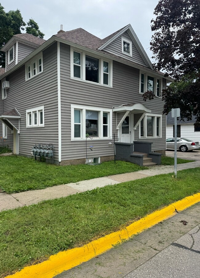 Building Photo - 165 Huff St