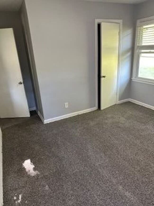 Building Photo - Charming 3 Bedroom 1 1/2 Bath