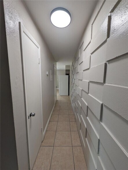 Building Photo - 803 NW 40 Ave