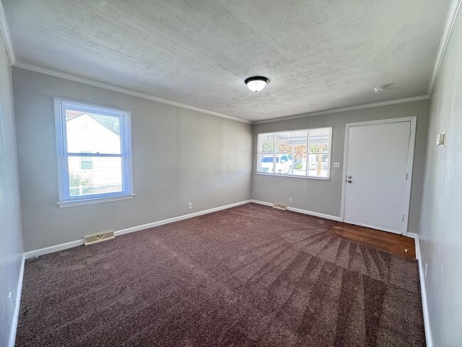 Building Photo - Freshly Updated 3Bedroom One Story Home