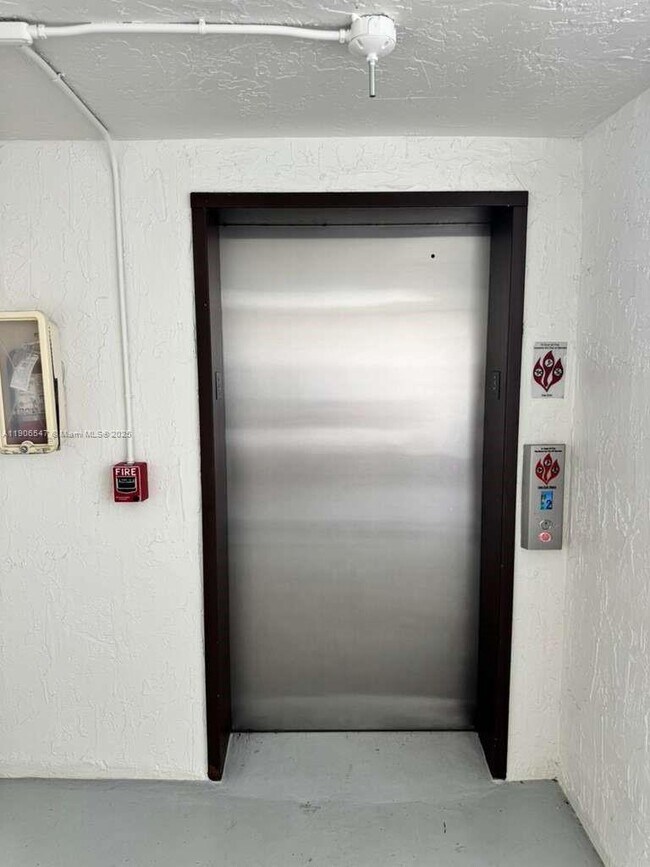 Building Photo - 9140 SW 123rd Ct