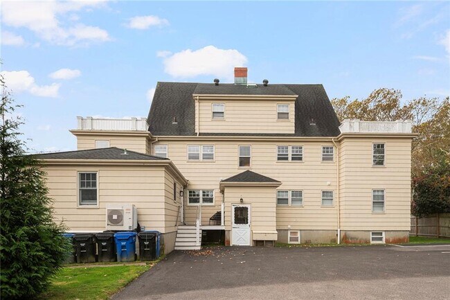 Building Photo - 118 Ruggles Ave