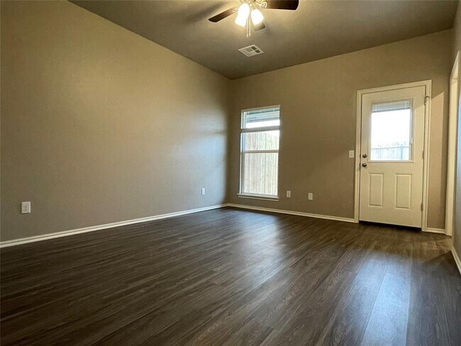 Building Photo - 920 Coles Creek