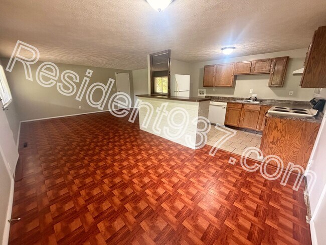 Building Photo - 3593 Elmira Dr