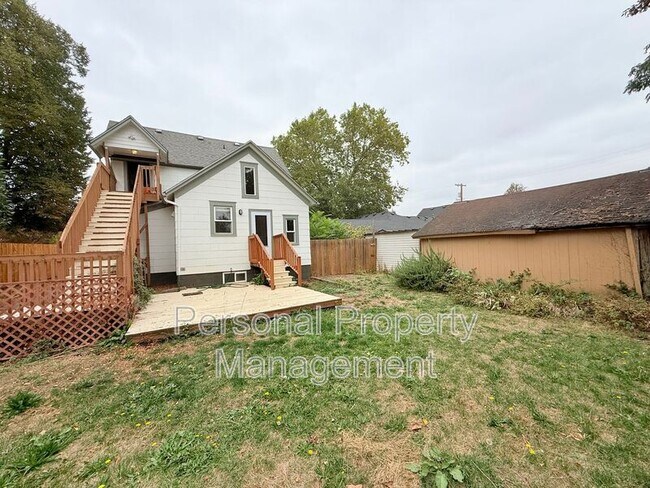 Building Photo - 409 W McLoughlin Blvd