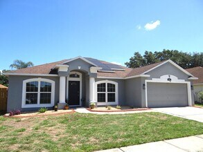 Building Photo - 4 bedroom & 2 bath home off of Bloomingdale Ave.