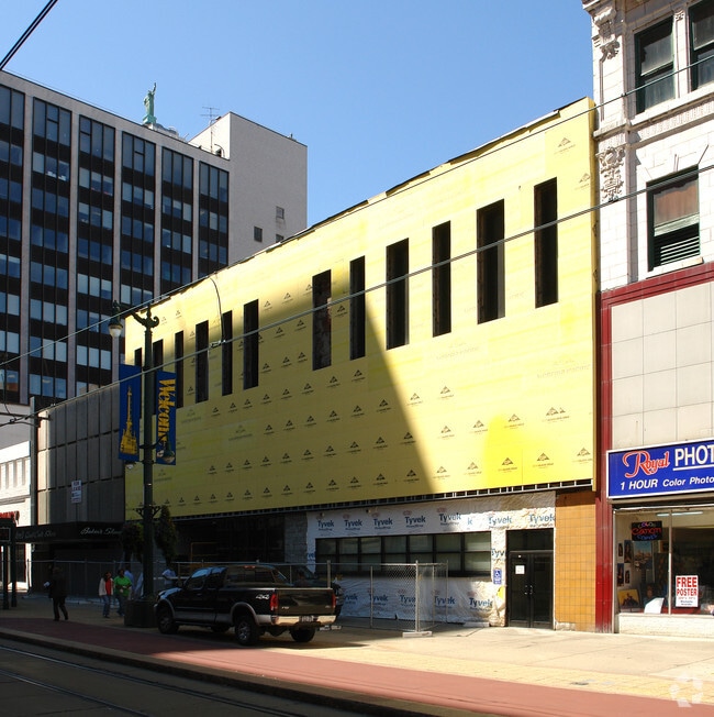 Building Photo - The Antonio