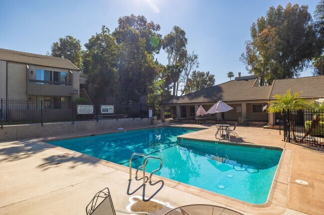 Building Photo - Upgraded 1 Bedroom Unit with Spacious Bedroom!