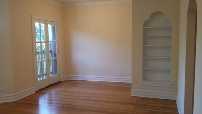 Living room - 1228 W Columbia Ave