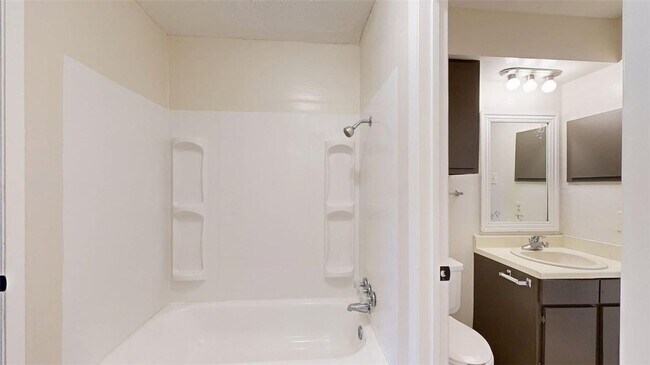 Building Photo - 301 Manuel Dr