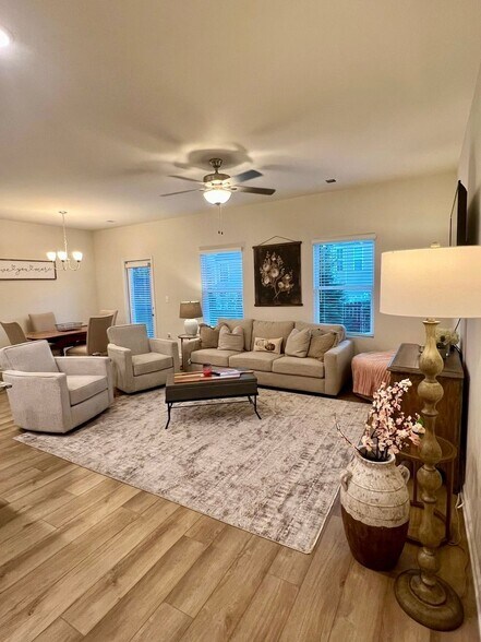 Building Photo - 4671 Fullerton Dr