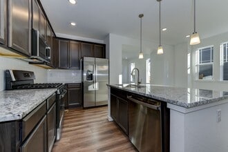 Building Photo - Beautiful 4 bed, 3 bath Townhome with 2 car garage ready for move in!