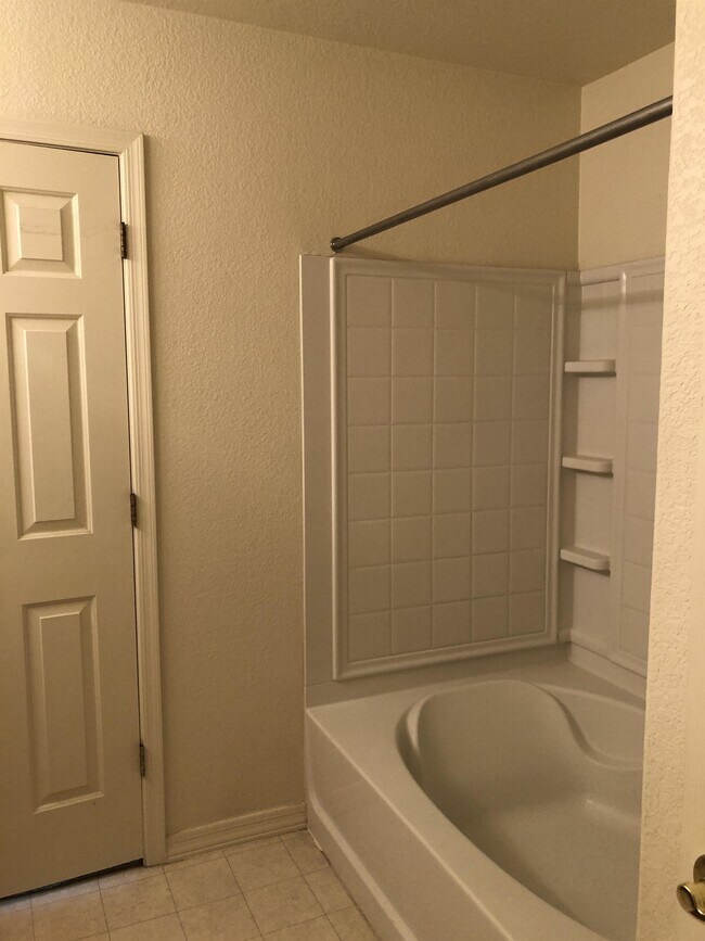 Building Photo - 4211 E Wading Pond Dr