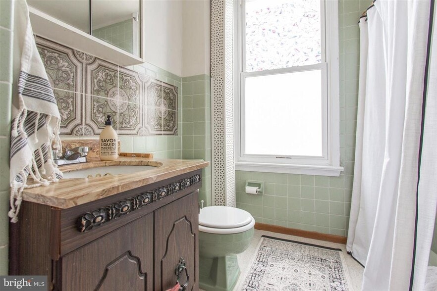 Bathroom - 122 Union Ave