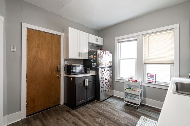 Building Photo - Bartlett Lower steps to campus