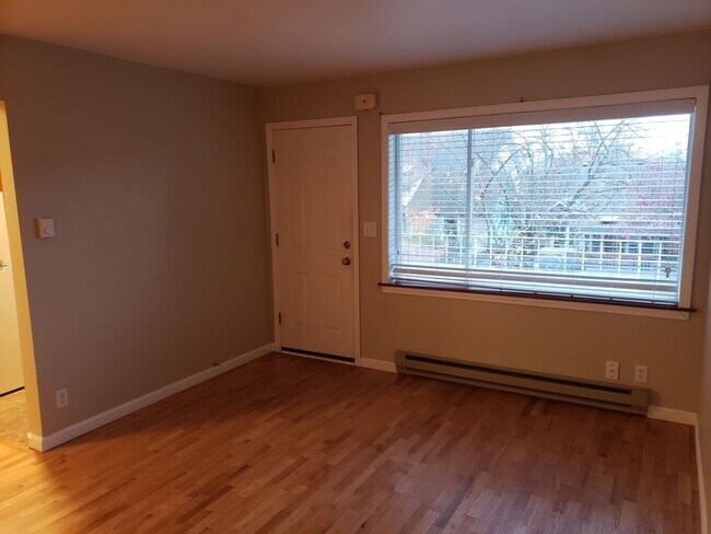 Building Photo - Fremont - Small Building - 1BR Top Floor C...