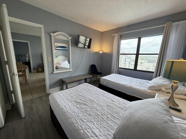 Building Photo - "Spacious 2-Bed, 2-Bath Condo Retreat in the Heart of Orlando!"