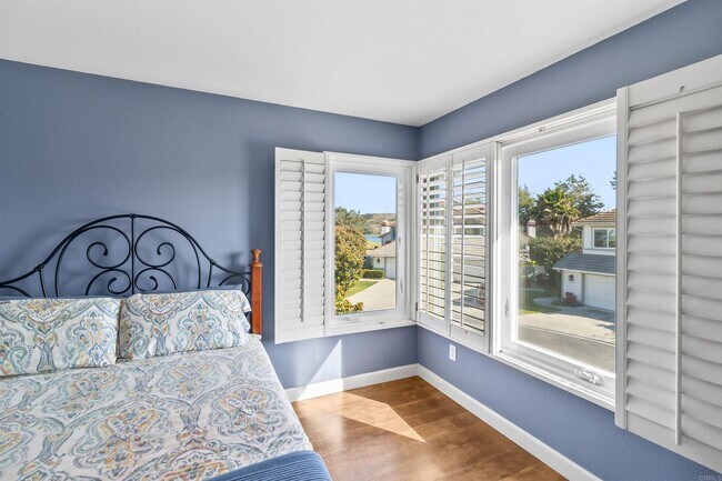 Building Photo - Immaculate 3 Bed, 2.5 Bath in Laguna Shores, Carlsbad!