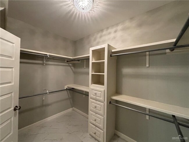 Building Photo - 27 Tulipan Ave