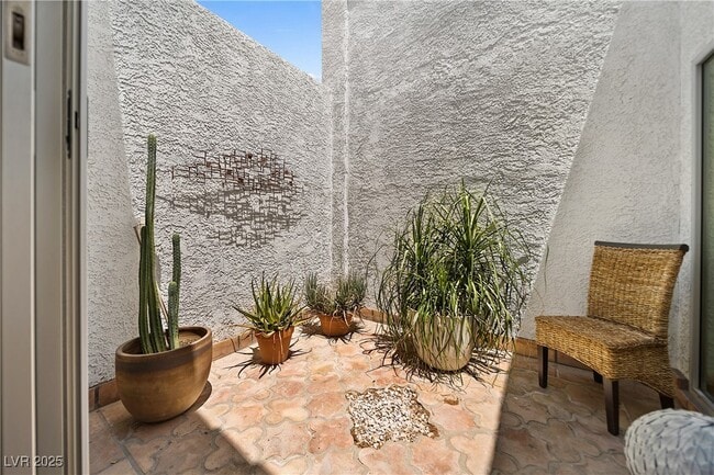 Building Photo - 3027 Bel Air Dr