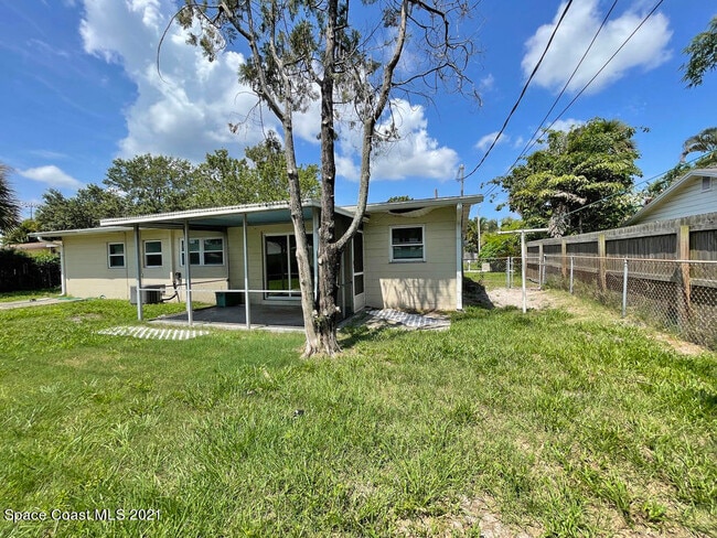 Building Photo - 304 3rd St