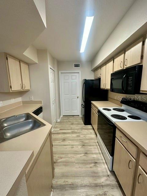 Building Photo - 725 Crest Pines Dr