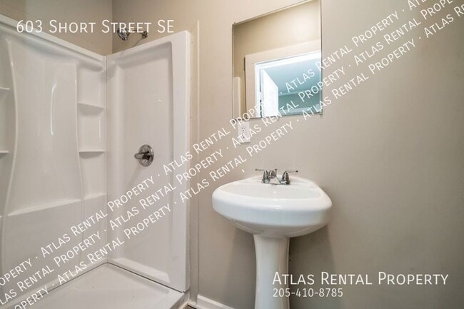 Building Photo - 603 Short St SE