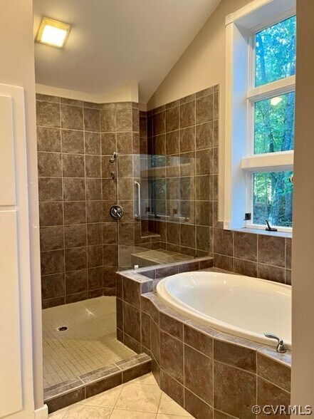 Building Photo - 3040 Middlewood Rd