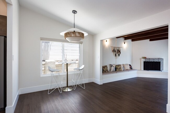 Building Photo - Contemporary Birdland Residence