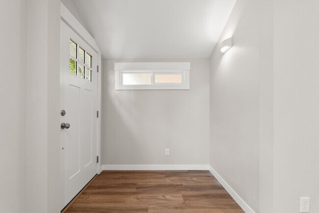 Building Photo - 717 W Spofford Ave