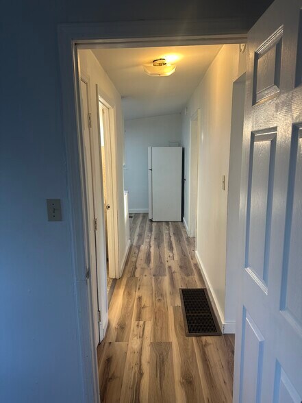 Building Photo - 404 Riverview Dr