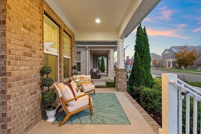 Building Photo - 250 Tanglewood Ln