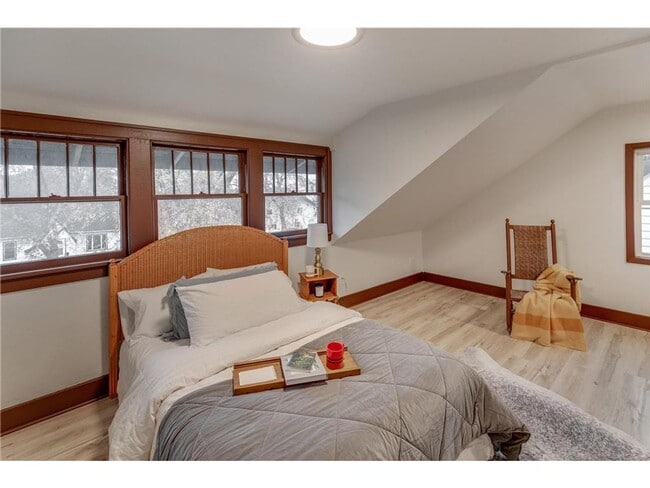 Building Photo - 2 Bedroom, 1 Bathroom Single-Family Home w...