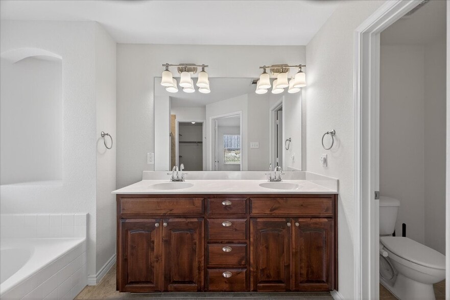 PRIMARY BATH - 6124 Amberjack Trl