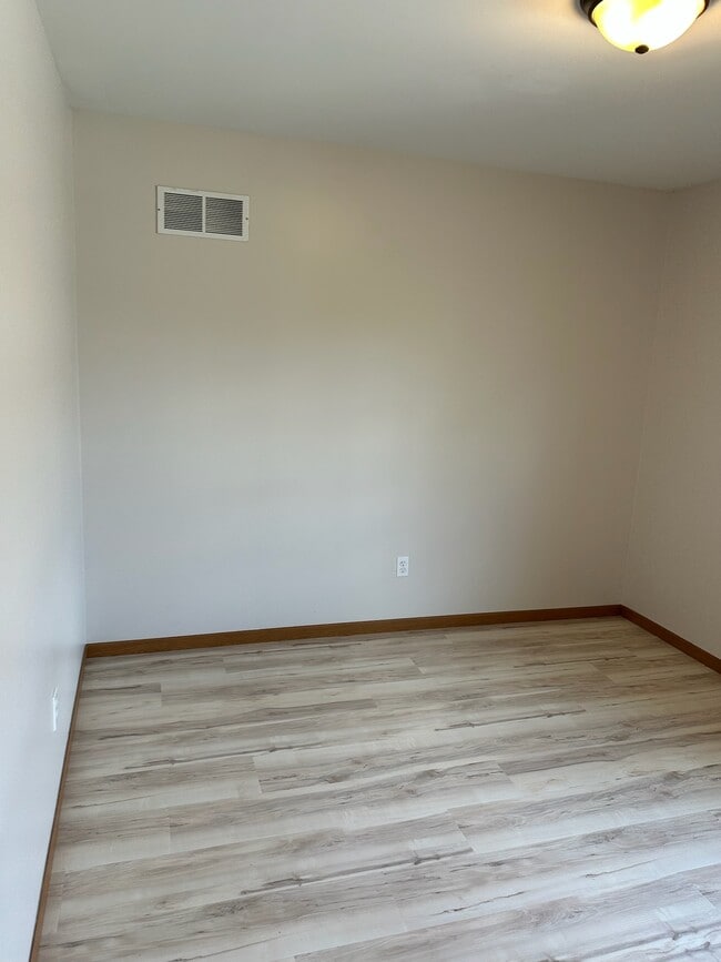 Building Photo - 807 Blackjack